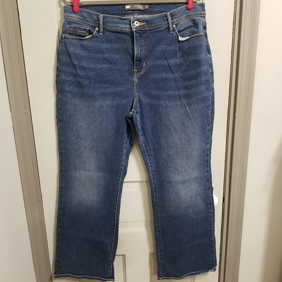 Levi's 512 Perfectly Slimming Bootcut Jeans - Picture 2 of 7